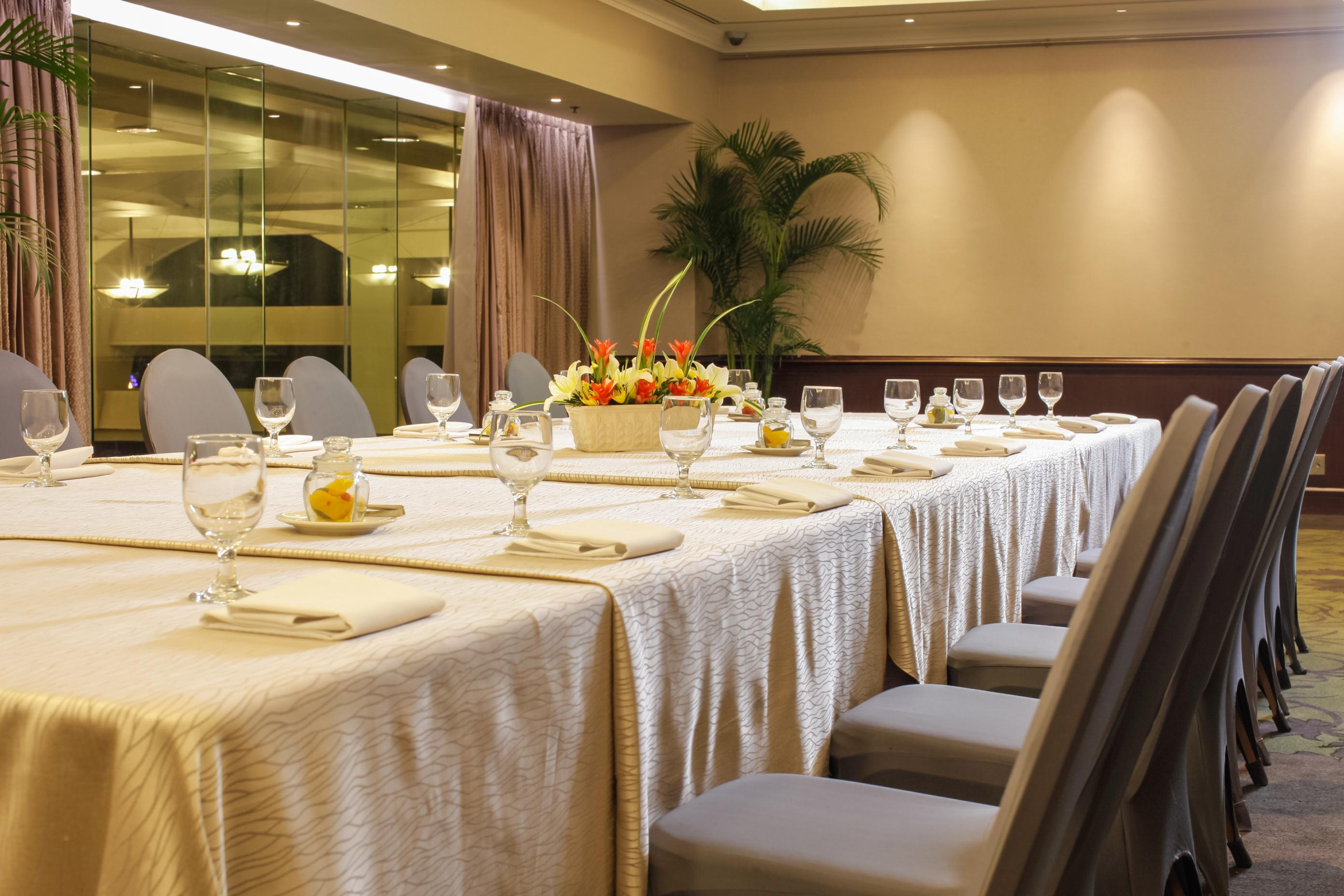 Diamond Hotel Philippines Manila Dış mekan fotoğraf